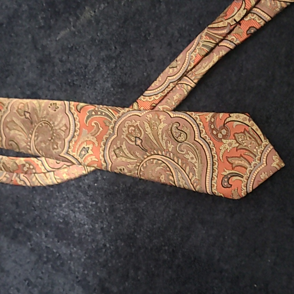 Jos A. Banks signature paisley tie.